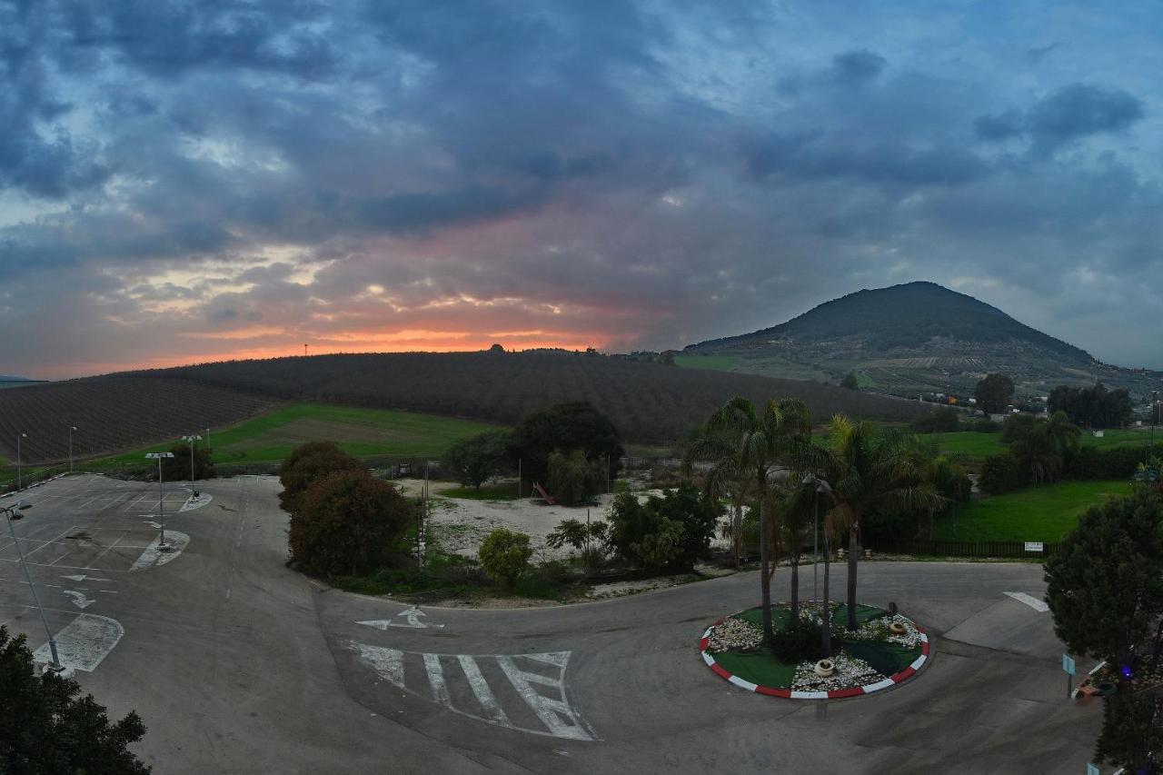 Pearl Of The Valley Hotel Kfar Tavor エクステリア 写真