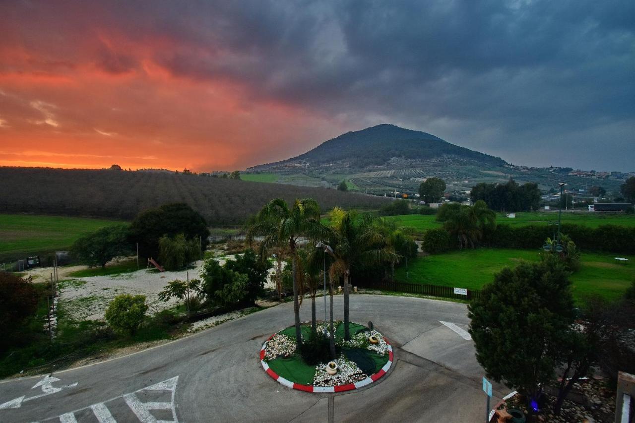 Pearl Of The Valley Hotel Kfar Tavor エクステリア 写真